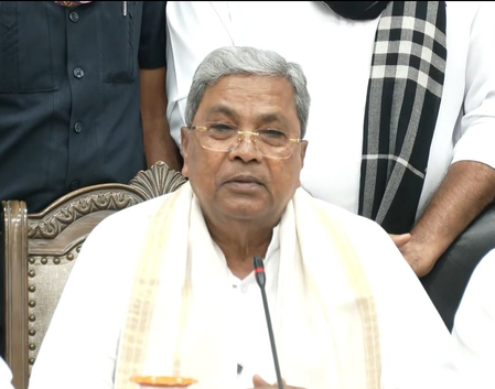 कर्नाटक के सीएम पद से सिद्दरमैया का इस्तीफा, डीके शिवकुमार होंगे नए मुख्यमंत्री