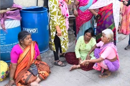 पुणे में जहरीली शराब से 12 लोगों की मौत, एक परिवार के 3 सदस्य भी शामिल; सीएम ने सख्त कार्रवाई के दिए निर्देश।
