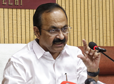 केरल विधानसभा में श्वेत पत्र पर हंगामा, सतीशन और पिनाराई विजयन के बीच हुई तीखी बहस