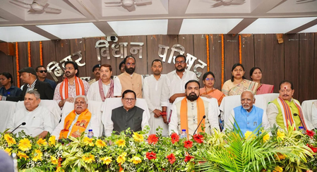 बिहार विधान परिषद के 10 नवनिर्वाचित सदस्यों ने ली शपथ, पहली बार सदन पहुंचे पवन सिंह-निशांत कुमार