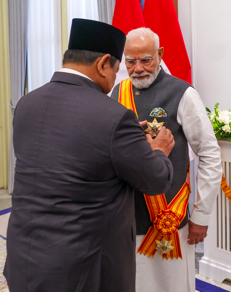 पीएम मोदी को 'बिंतांग आदिपूर्ण' सम्मान: लोकसभा स्पीकर और केंद्रीय मंत्रियों ने दी शुभकामनाएं