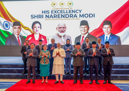 इंडोनेशिया दौरे पर पीएम मोदी का संदेश- दोस्ती है जीवंत और अटूट