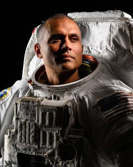 8 महीने के मिशन पर ISS पहुंचे भारतीय मूल के अनिल मेनन