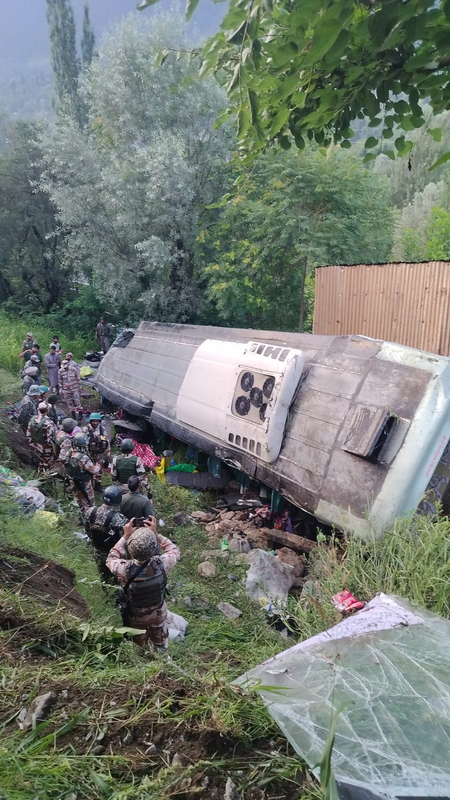 अमरनाथ यात्रा से लौटते समय बड़ा हादसा, गांदरबल में बस पलटी; 39 श्रद्धालु घायल