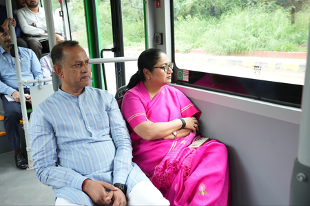 जलभराव पर सख्त रेखा गुप्ता, डीटीसी बस से किया दिल्ली की सड़कों का निरीक्षण