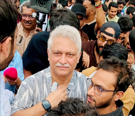 रांची में छात्रों के आंदोलन में पहुंचे पीयूष मिश्रा! 'आरंभ है प्रचंड' गाकर भरा जोश, कहा- हक की लड़ाई में आपके साथ खड़ा हूँ