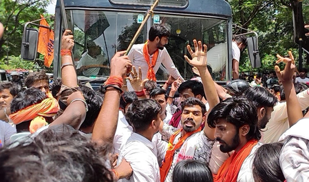 झारखंड बंद में सड़कें जाम, विधानसभा घेरने निकले ABVP कार्यकर्ता हिरासत में