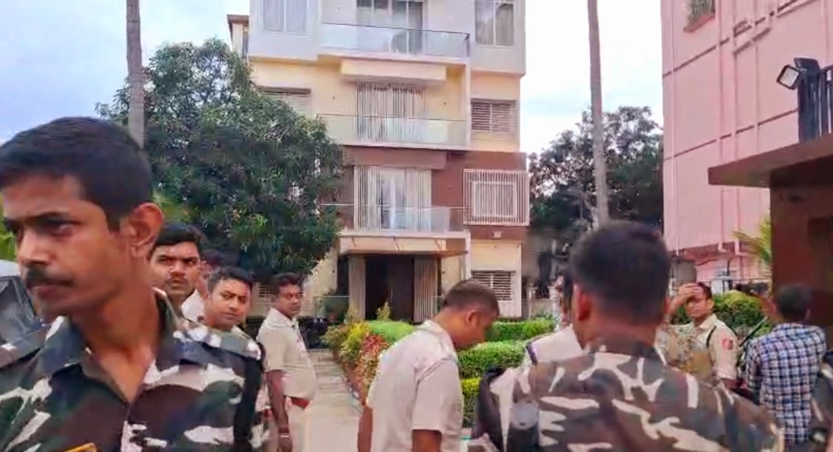 बीरभूम में नकदी-जेवर बरामदगी के बाद तृणमूल नेता टुलु मंडल पर पुलिस का शिकंजा
