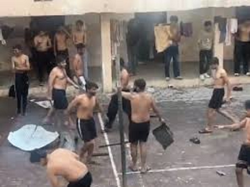 डीएवीवी हॉस्टल में फाइनल ईयर छात्रों ने मचाया उत्पात, अर्धनग्न होकर किया डांस, तोड़फोड़ का वीडियो वायरल