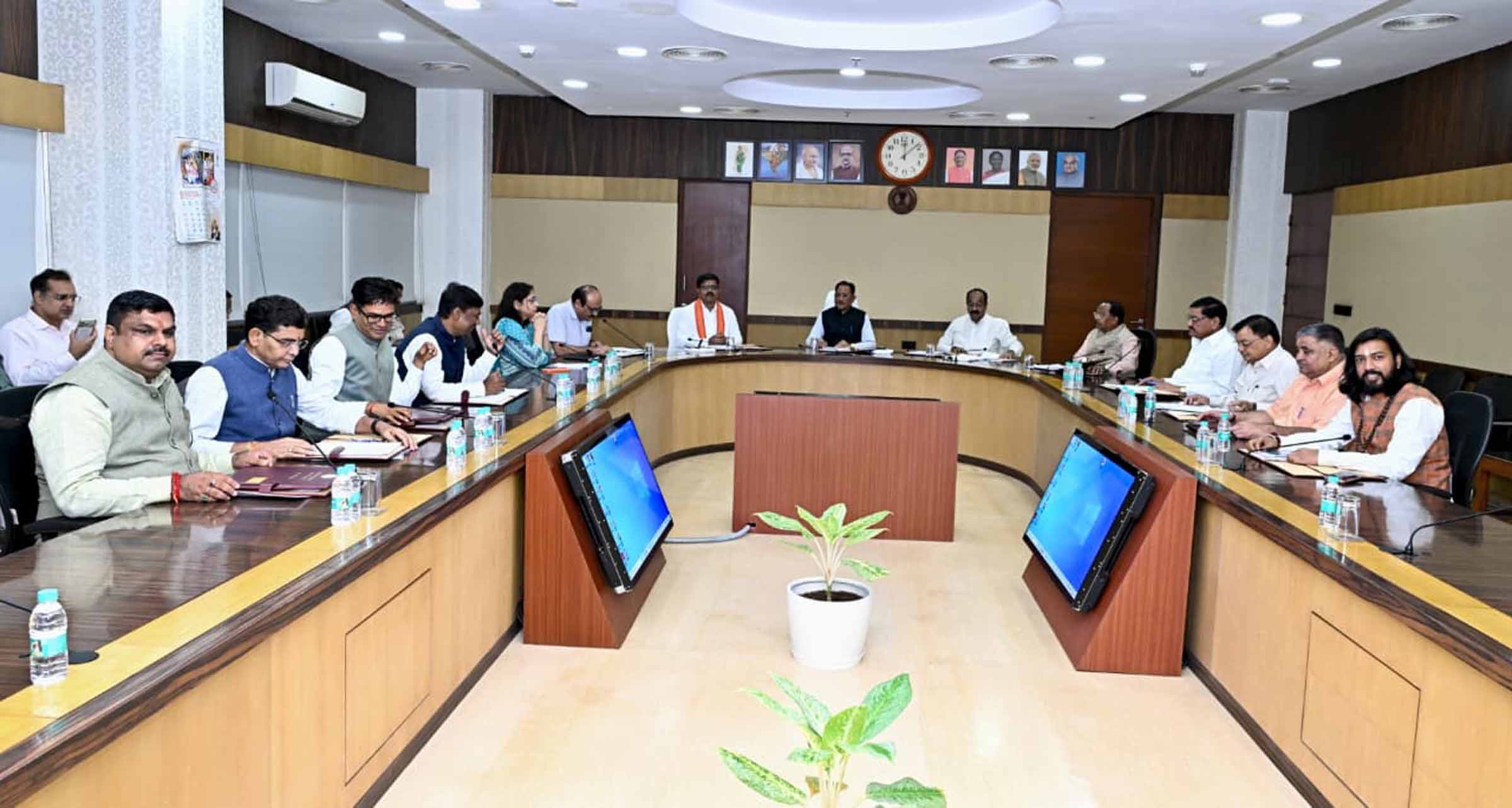 4. छत्तीसगढ़ सरकार का फैसला, अतिथि व्याख्याता नीति में बदलाव और पूर्व अग्निवीरों की भर्ती के नियम मंजूर