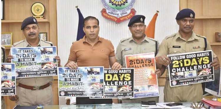 बिना हेलमेट व सीट बेल्ट के वाहन न चलाएं, यातायात नियमों का पालन करें : एसपी शुक्ला