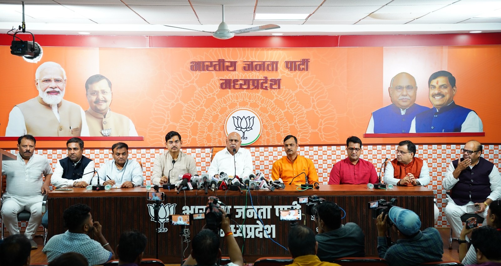 झारखंड छात्रों पर चुप्पी, दिल्ली वालों पर आरोप; राहुल गांधी पर खण्डेलवाल का वार