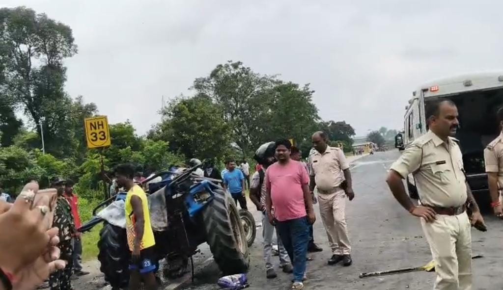 एनएच-33 पर बड़ा हादसा, कंटेनर की चपेट में आए 5 मजदूर