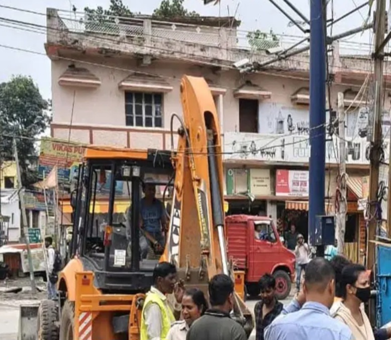 रांची में नगर निगम का बड़ा एक्शन, बुलडोज़र से हटाया अतिक्रमण