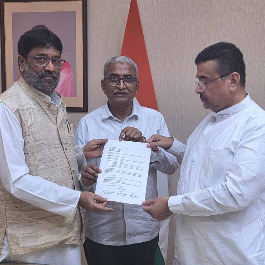 मुख्यमंत्री शुभेंदु अधिकारी से मिले NCP के दो सांसद, नवान्न में SIR पर हुई विस्तृत चर्चा