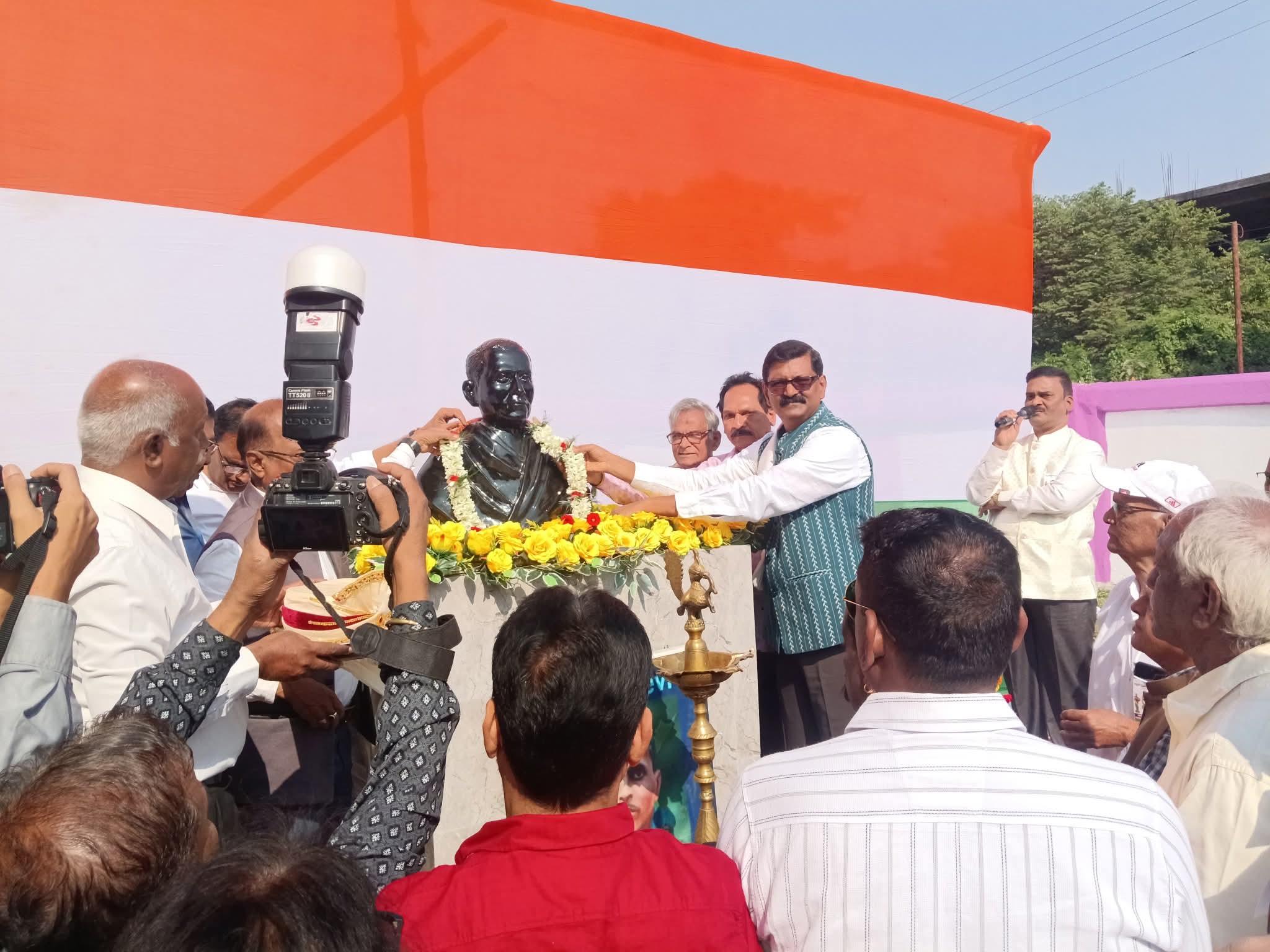 खड़गपुर में पुट्टी श्रीरामुलु की प्रतिमा का अनावरण