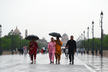 दिल्ली-एनसीआर में गर्मी से राहत, पूरे सप्ताह बारिश और बादलों का रहेगा साथ