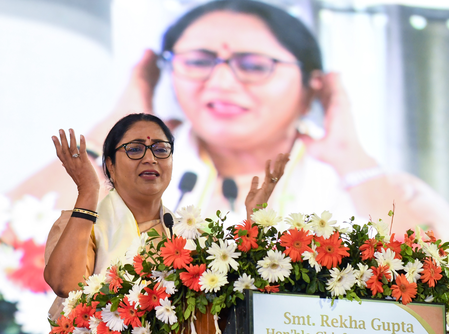 सीएम रेखा गुप्ता की अध्यक्षता में कैबिनेट ने दिल्ली ईवी पॉलिसी 2026 को दी मंजूरी