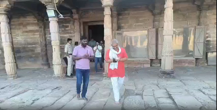 भोजशाला में हाईकोर्ट के फैसले के बाद पूजा शुरू, श्रद्धालुओं ने किया हनुमान चालीसा का पाठ