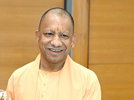 सीएम योगी ने गर्मी को देखते हुए गोशाला के कार्यकर्ताओं को गोवंश के समुचित देखभाल के निर्देश दिए