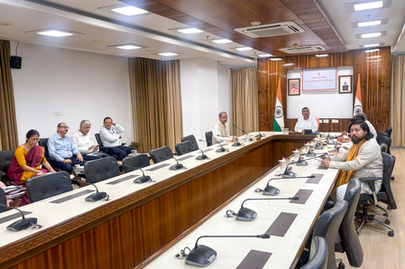सुवेंदु कैबिनेट के बड़े फैसले, सातवें वेतन आयोग को मंजूरी; महिलाओं के लिए फ्री बस सेवा भी शुरू