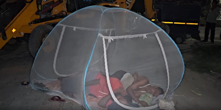 महाराजगंज में डीजल संकट से परेशान किसान, पेट्रोल पंपों पर मच्छरदानी लगाकर काट रहे रातें