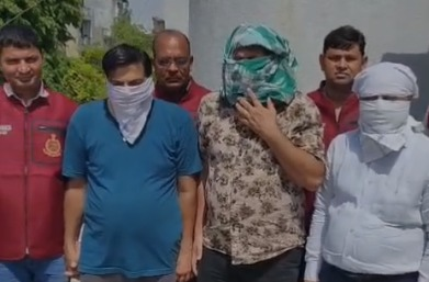 दिल्ली: करोल बाग में नकली UNO Minda स्विच बनाने वाला रैकेट पकड़ा, तीन आरोपी गिरफ्तार