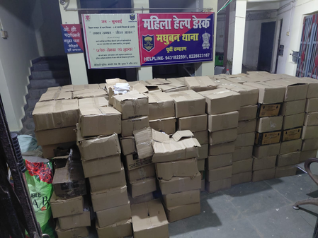 बिहार: मोतिहारी में 60 लाख की विदेशी शराब बरामद, तस्कर की खोज में जुटी पुलिस