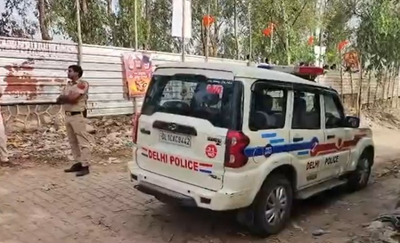 उत्तरी दिल्ली में पेड़ से लटकता मिला ऑटो ड्राइवर का शव, पुलिस जांच में जुटी