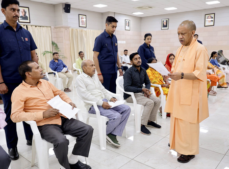 प्रदेशवासियों की सुरक्षा और जनसमस्याओं के लिए सरकार प्रतिबद्ध : सीएम योगी