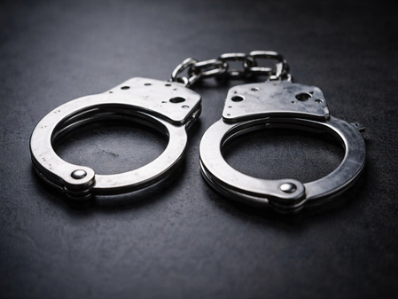 आदर्श नगर आगजनी मामले में नाबालिग गिरफ्तार, सोशल मीडिया पर हथियार दिखाने का आरोप।