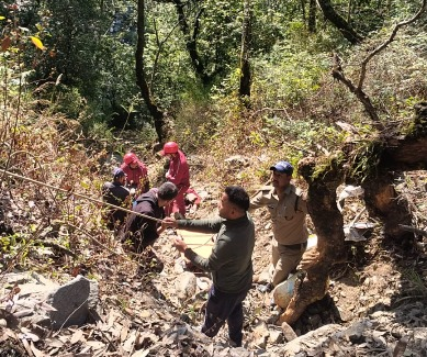 चमोली में दर्दनाक सड़क दुर्घटना, ईको वैन 400 मीटर गहरी खाई में गिरी, 3 की मौत