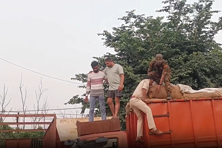 बिहार: जूट के बोरों में छिपाकर लाई जा रही भारी मात्रा में शराब बरामद, दो गिरफ्तार