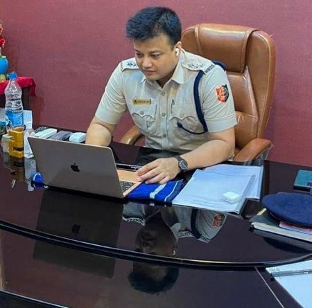 डायमंड हार्बर: पूर्व पुलिस अधिकारी पर FIR, अभिषेक बनर्जी से नजदीकी की चर्चा