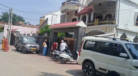 रीवा में ईडी की दबिश से मचा हड़कंप, ठेकेदार कृष्णकांत सोहगौरा के घर दस्तावेजों की जांच