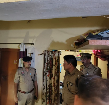 गोरखपुर में छोटे भाई ने बड़े भाई-भाभी और भतीजे की धारदार हथियार से की हत्या