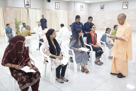 अतिक्रमण कतई बर्दाश्त नहीं, आरोपियों पर तत्काल करें कार्रवाई : सीएम योगी