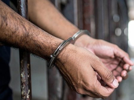 दहेज प्रताड़ना से महिला ने की आत्महत्या, पति-ससुर गिरफ्तार