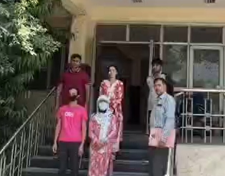 दिल्ली में ट्रांसजेंडर का भेष बनाकर ग्राहकों को लुभाते थे दो बांग्लादेशी नागरिक, गिरफ्तार