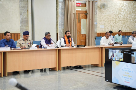 भारत-नेपाल सीमा पर गैर कानूनी गतिविधियों पर पूर्ण निगरानी रखें: सीएम सम्राट चौधरी