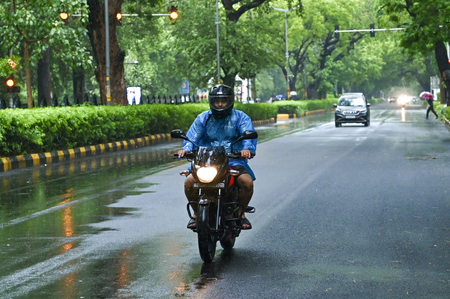 दिल्ली-एनसीआर में पहले उमस, फिर बारिश का दौर; 18-19 जुलाई को बदलेगा मौसम