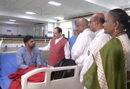 दिल्ली हिंसा पर केंद्रीय मंत्री नड्डा सक्रिय, अस्पताल पहुंचकर घायलों से की मुलाकात