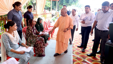 जनता दर्शन में सीएम योगी ने सुनीं फरियादें, बोले- हर समस्या का होगा समाधान