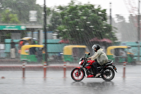 दिल्ली-NCR में झमाझम बारिश, उमस से मिली राहत; आगे भी बारिश के आसार