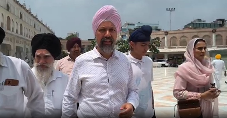 स्वर्ण मंदिर पहुंचे यूके सांसद ढेसी, पंजाब-यूके सीधी उड़ानों पर दिया जोर