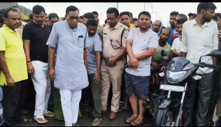 गिरिडीह में युवक को दिनदहाड़े मारी गोली, हत्या के बाद सड़क जाम