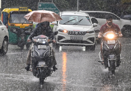 बारिश से मिली राहत, लेकिन दिल्ली-एनसीआर में उमस ने बढ़ाई परेशानी