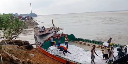 गंगा के तटबंध में दरार से भागलपुर में बाढ़, ऊर्जा मंत्री का आवास जलमग्न
