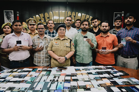 पुलिस की बड़ी कामयाबी, 225 लोगों के 50 लाख के स्मार्टफोन बरामद