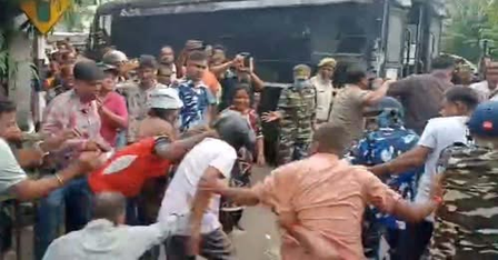 नोएडा इस्कॉन मंदिर में जन्माष्टमी की धूम, विदेशों से मंगाए कई टन फूलों से हुआ आकर्षक सजावट